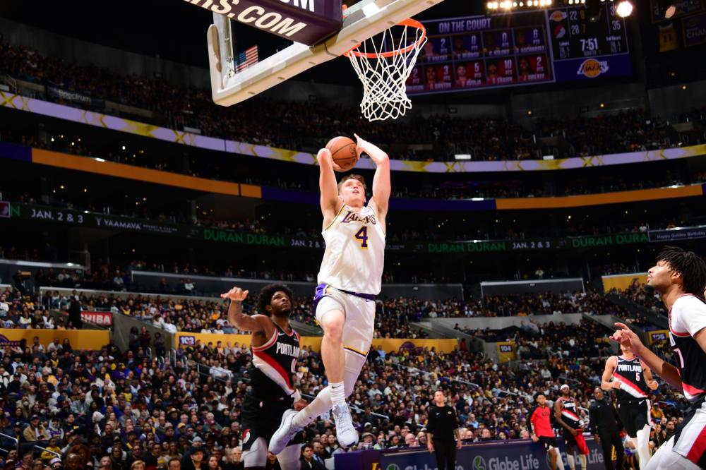 更令人瞠目 更令人瞠目